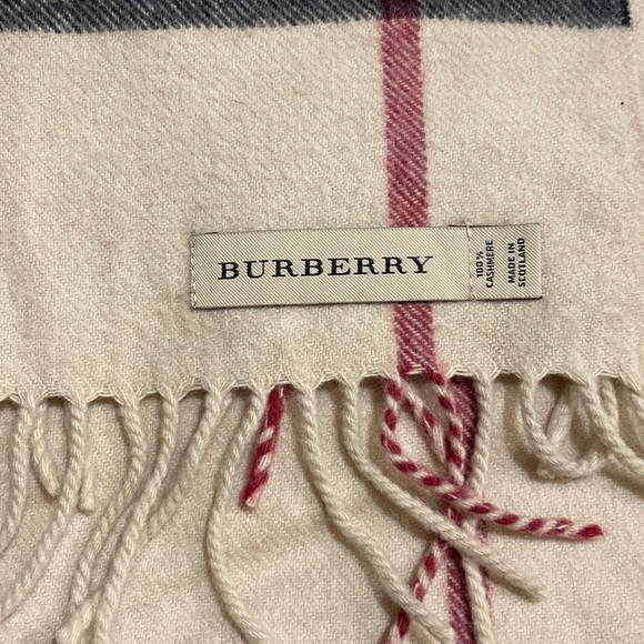 Burberry scarf - Picture 1 of 3